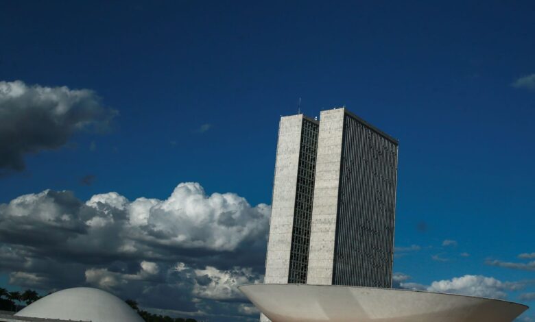 estudo-mapeia-“bancada-da-bala”,-que-tem-poucos-projetos-sobre-armas