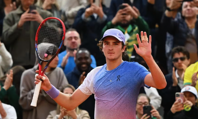joao-fonseca-cai,-mas-duplas-brasileiras-vencem-em-roland-garros